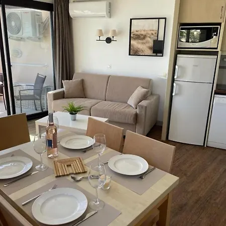Stunning With Sea View Balcony & Swimming Pool Διαμέρισμα *